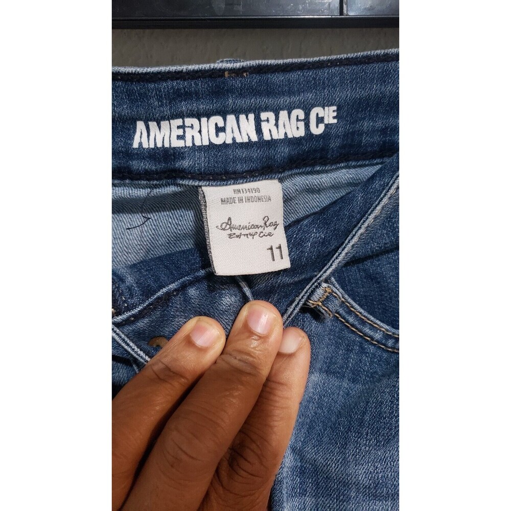 American Rag Cie Womens mid-rise ripped blue jean shorts, 2" inseam, size 11 - Picture 3 of 5